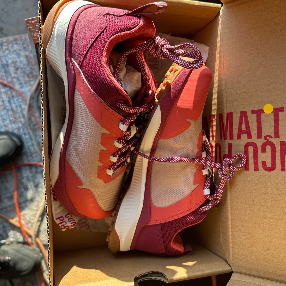 Kodiak Women's Athletic Shoes in Pink and White
